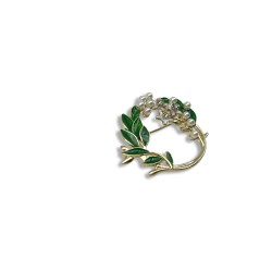A jasmine brooch