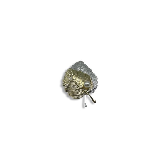 Leaf pearl brooch
