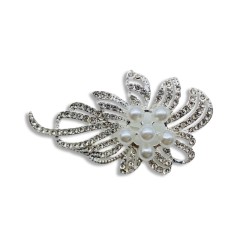 Six pearl brooch