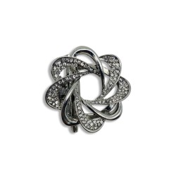 Wind model brooch